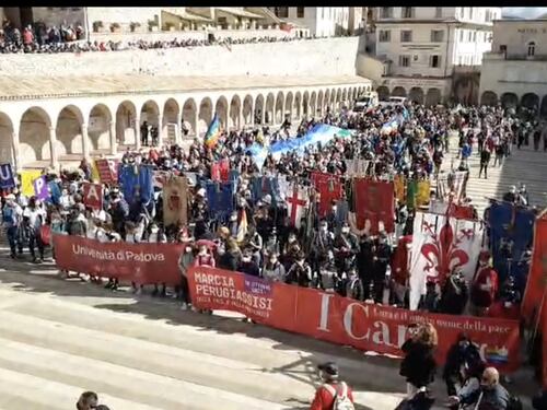 Schiaffo a Mattarella, gli organizzatori della marcia Perugia-Assisi eleggono già ora David Sassoli al Quirinale