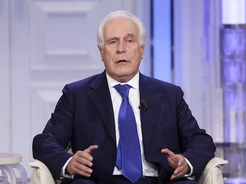 Toscana, nella regione rossa si inventano le quote per “donne, trans e non binari”