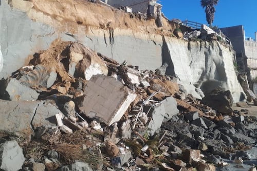 Tragedia sfiorata in spiaggia. Ad Anzio crolla il costone