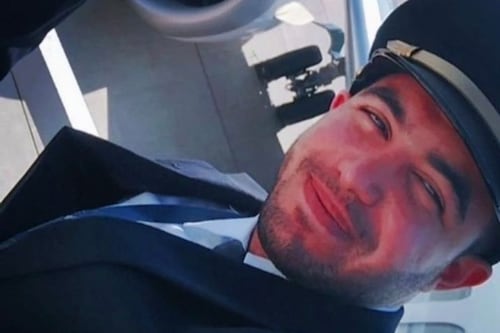 Terrore in volo, l’attentatore aveva complici? Spunta un “indizio” sui social
