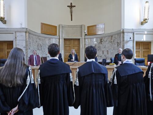 Giustizia, giudice con la moglie a processo fa da tutor al pm titolare del fascicolo. E il Csm lo assolve: irrilevante