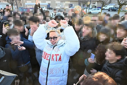 Gallarate, salta la lezione di Max Felicitas: "Contenuti diseducativi"