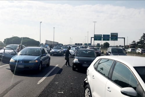 Inseguimento choc sul Gra, quattro rom fermati. "Spari e panico"