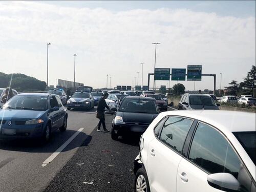 Inseguimento choc sul Gra, quattro rom fermati. "Spari e panico"