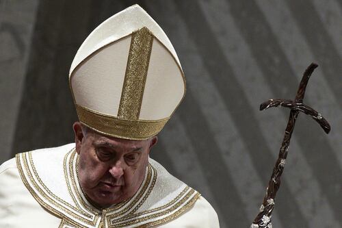 Papa Francesco, "condizioni critiche ma stazionarie". La prognosi resta riservata: il bollettino