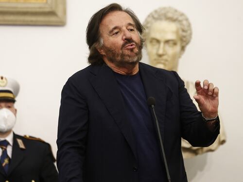 Christian De Sica attacca "i cafoni" dei social: "Foto di cene e discoteche tutte uguali"