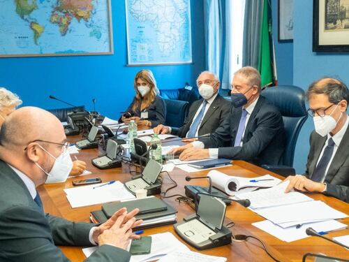 La lista dei filo-Putin italiani cambia i talk show, terremoto Rai. Ma Urso chiarisce: dal Copasir nessuna indagine