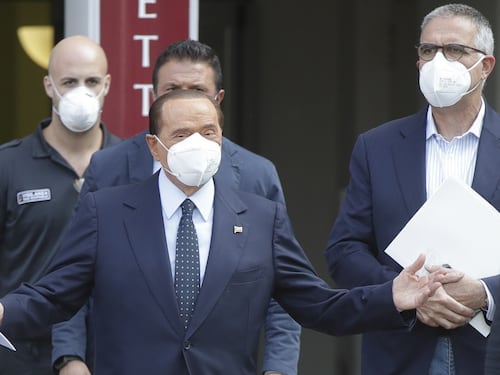 Berlusconi perde pezzi: tre deputati di Forza Italia vanno da Salvini. Storace mette in guardia il Cav