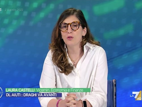 Omnibus, Laura Castelli getta fango sul Movimento 5 Stelle: “Imbarazzante, il partito di Conte”