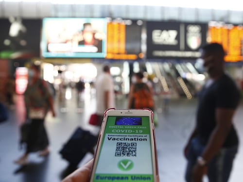 Le vacanze sono salve: obbligo di green pass per i trasporti dal 1 settembre. La decisione sugli autobus