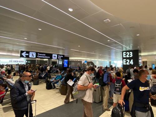 Niente paura del Covid. A Fiumicino torna la ressa per le vacanze