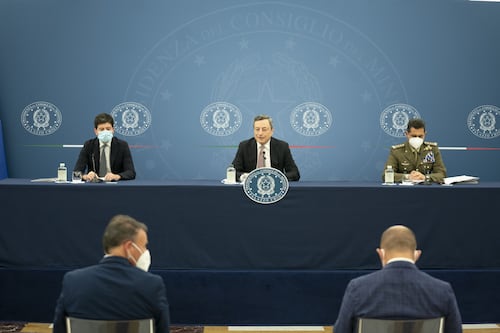 Emergenza Covid per tutto il 2022. Il governo stanzia i fondi e ammette la resa