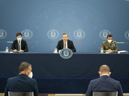 Emergenza Covid per tutto il 2022. Il governo stanzia i fondi e ammette la resa
