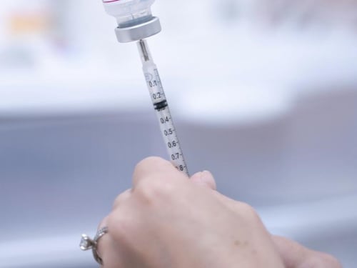Vaccini Covid, i verbali sono ancora secretati: l'Ue invoca la privacy