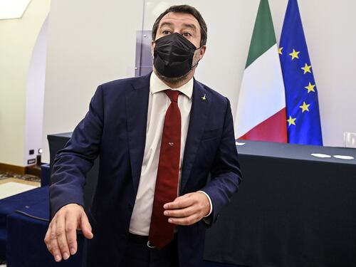 Salvini disintegra Landini: "Abbassiamo le tasse e la Cgil fa sciopero, inspiegabile e irresponsabile"