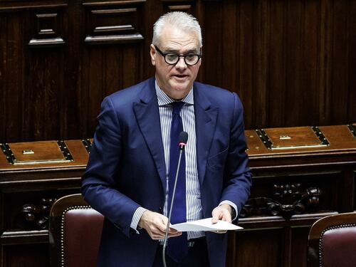 Bonus di un miliardo per gli statali, frenata sul Pos