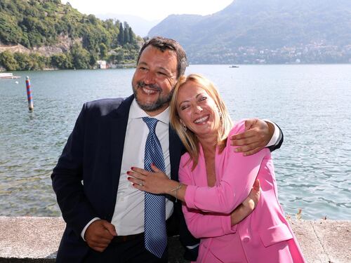 Salvini, la foto con Meloni che zittisce i gufi: "Più provano a dividerci..."