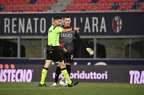 La Juve riparte con l'aiuto della Var: il Bologna protesta
