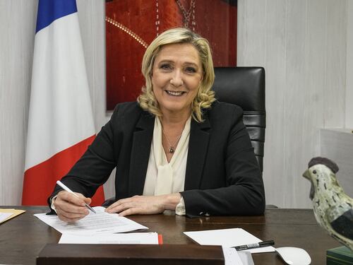 La nuova destra? In Francia. Le Pen prepara la scalata e Macron rischia di perdere