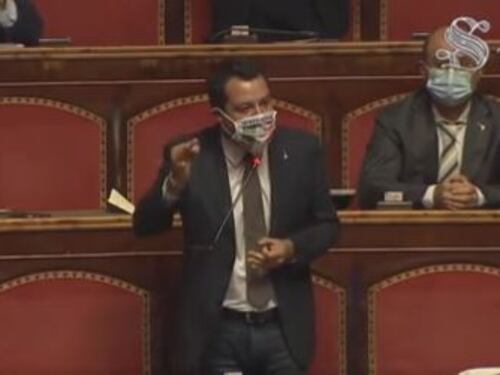 Salvini e la Lega escono dal Senato per protesta: "Inaccettabile Conte in tv, lasciamo l'aula"