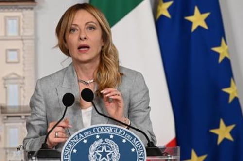 Intelligenza artificiale, Meloni: "Un danno se sostituirà lavoratori. Dovrà essere complementare"