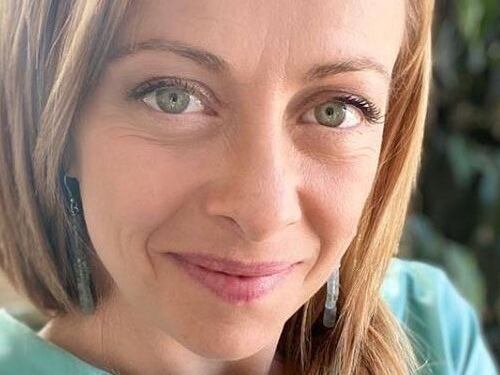 Giorgia Meloni, scacco matto a Matteo Renzi: muove l'alfiere e fa a pezzi "La mossa del cavallo"