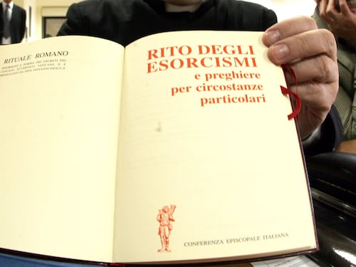 Sacrilegi e rapporti nelle chiese, boom di casi. Gli esorcisti: "Strategia precisa"