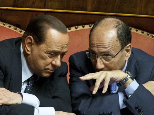 Caos Forza Italia, uno su tre non paga le quote a Silvio. Ecco i nomi dei big morosi