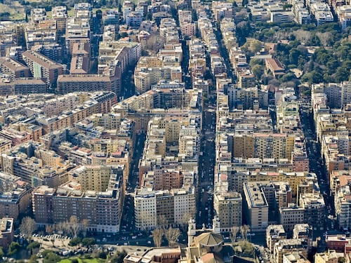 Case troppo care e traffico, così sempre più romani fuggono dalla Capitale