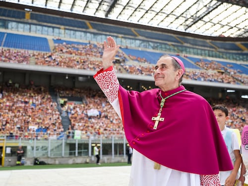 Chiesa, bordata dell’arcivescovo di Milano a Papa Francesco: “Impossibile capire cosa pensa”