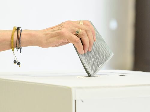 Amministrative, oltre 100 comuni si preparano al ballottaggio. Il punto su Bari, Firenze e le altre città