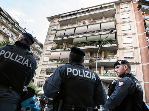 "Qui non li vogliamo". Casal Bruciato in rivolta: tutti contro la casa ai rom