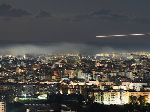 Guerra, pure il Libano nel mirino: Israele bombarda Hezbollah dopo l’attacco missilistico