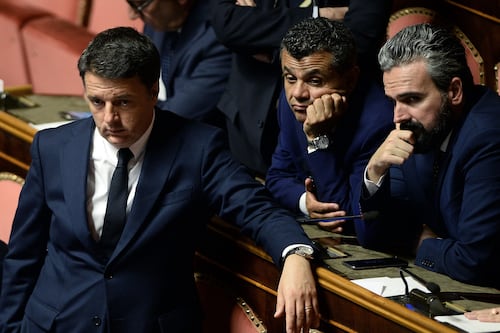 Matteo Renzi dichiara guerra al M5s: "Sono già morti". Giustizia e reddito, offensiva totale