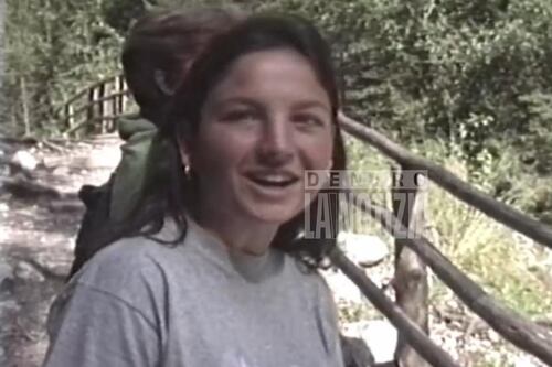 Garlasco, a Dentro la notizia i video inediti di Chiara Poggi. La mossa della famiglia: cosa mostrano