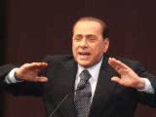 Berlusconi lancia la fase due: governo, partito e niente gossip