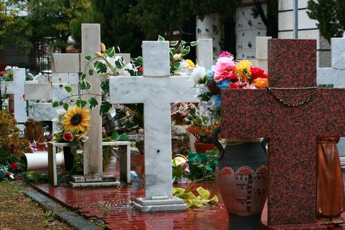 Roma, sedici persone a processo per lo scandalo cimitero a Prima Porta