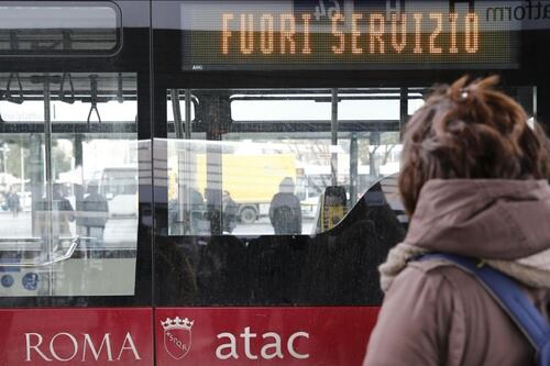 Festa della donna con sciopero generale: a rischio bus, metro, treni e aerei