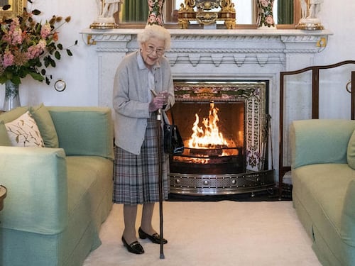Com'è morta la Regina Elisabetta, "svelata la causa". Il sospetto sulla malattia