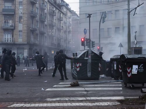 Askatasuna, prove tecniche di guerriglia. Ecco il kit “antagonista” per gli scontri