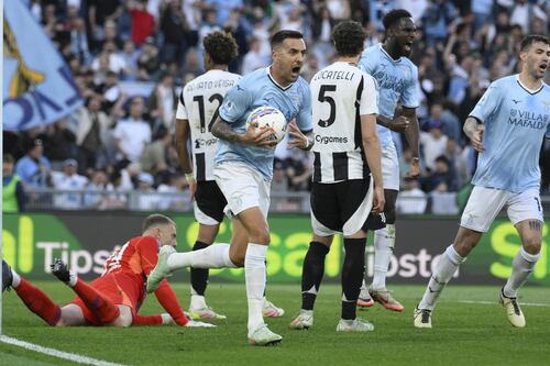 Olimpico, Vecino salva la Lazio al 96'. La sfida Champions con la Juve finisce 1 a 1