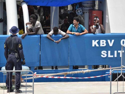 L'Austria minaccia l'Italia: tenete i migranti a Lampedusa o chiudiamo i confini