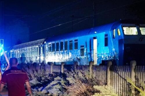 Operai travolti a 160 km orari da un treno, cinque morti nel Torinese