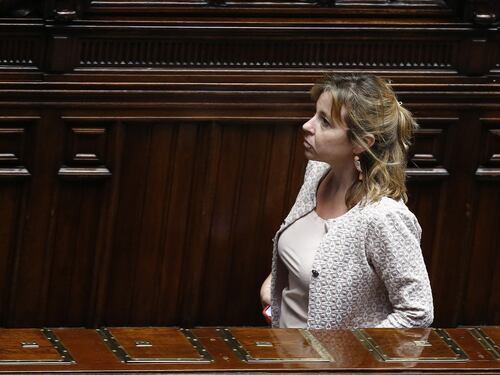 "Ti raseremo il cranio come le detenute". Giulia Grillo denuncia minaccia choc