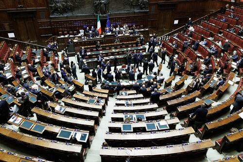 Milleproroghe, c'è l'ok alla Camera. Cosa prevede e cosa cambia su sanità, pensioni e scuola
