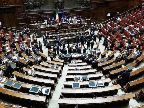 Milleproroghe, c'è l'ok alla Camera. Cosa prevede e cosa cambia su sanità, pensioni e scuola
