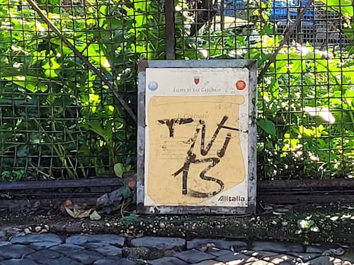 Roma, i cartelli turistici rionali ormai sono un rebus