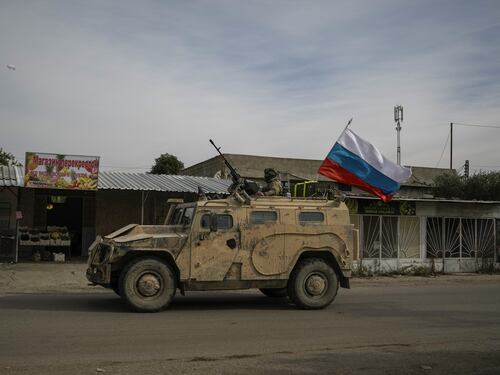 Siria, la Russia è costretta alla fuga: dove vengono spostate le armi