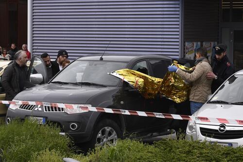 Brescia, pregiudicato uccide due imprenditori poi si spara in un parcheggio
