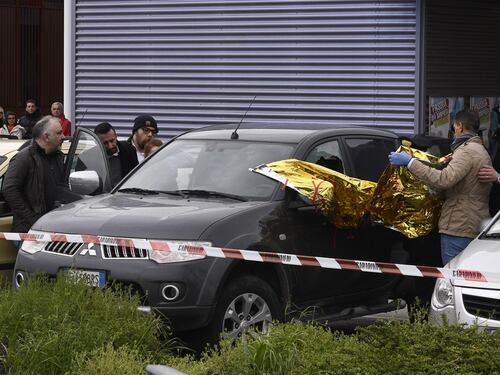 Brescia, pregiudicato uccide due imprenditori poi si spara in un parcheggio